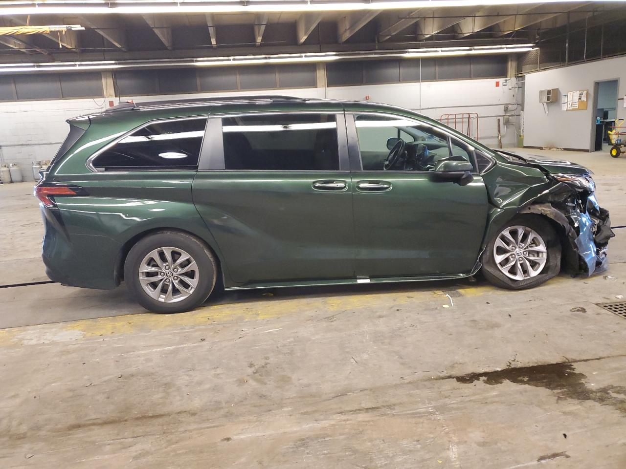 2022 TOYOTA SIENNA XLE VIN:5TDJSKFC4NS049251
