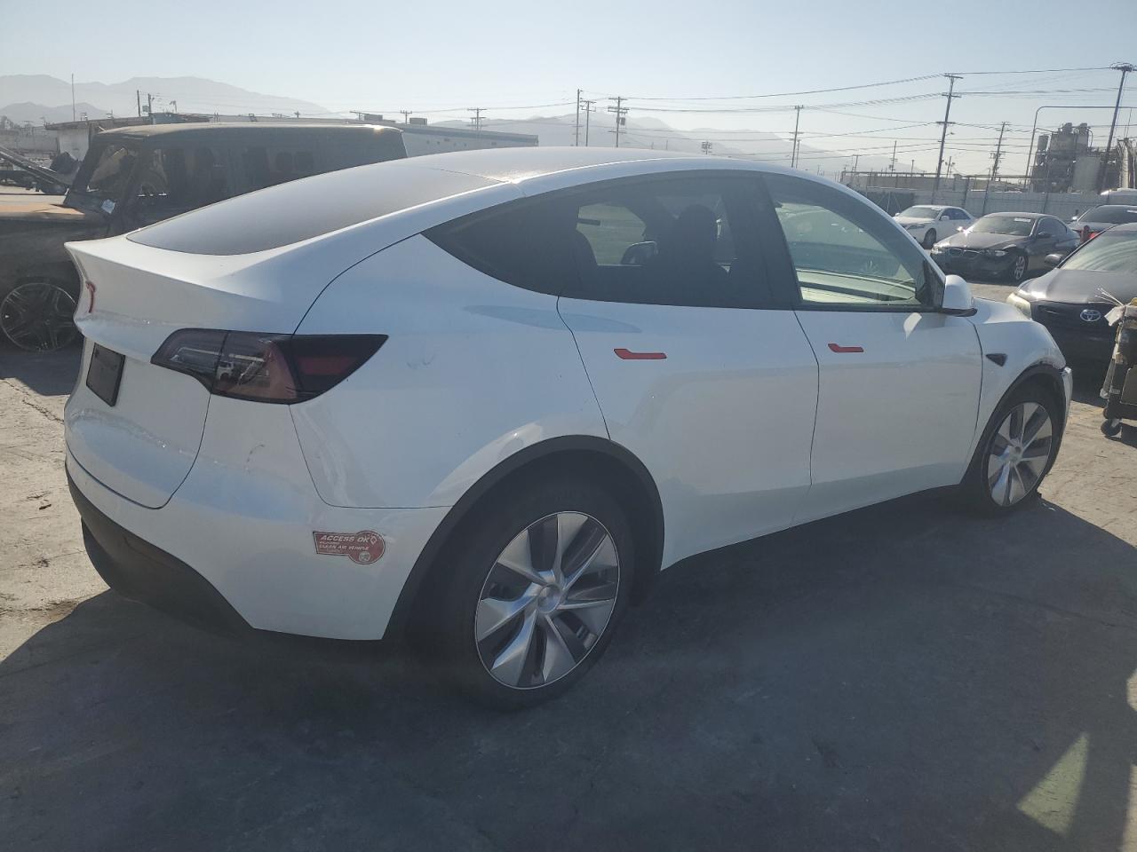 2023 TESLA MODEL Y  VIN:7SAYGDEE8PA035410