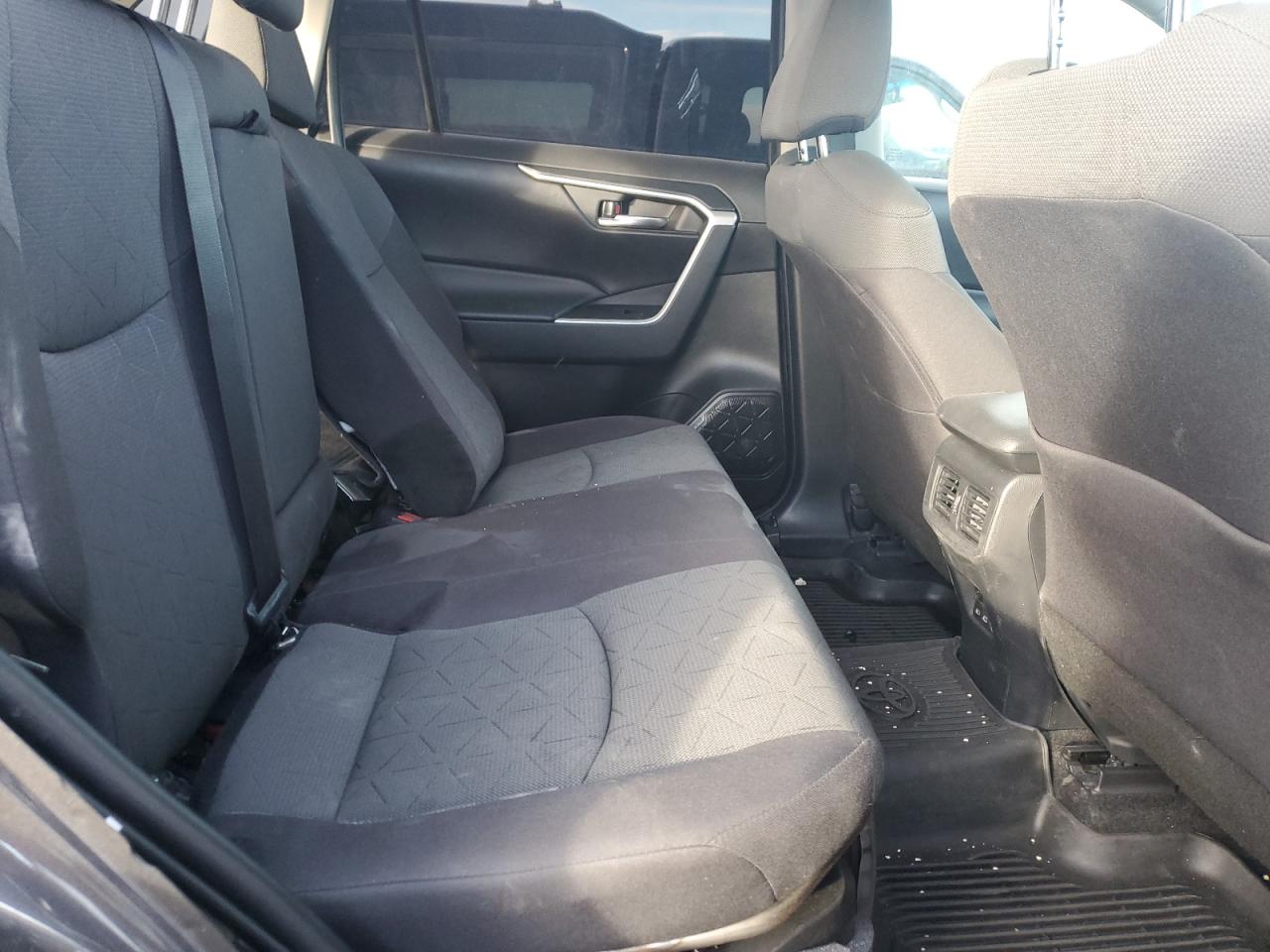 2024 TOYOTA RAV4 XLE VIN:2T3RWRFV9RW213082