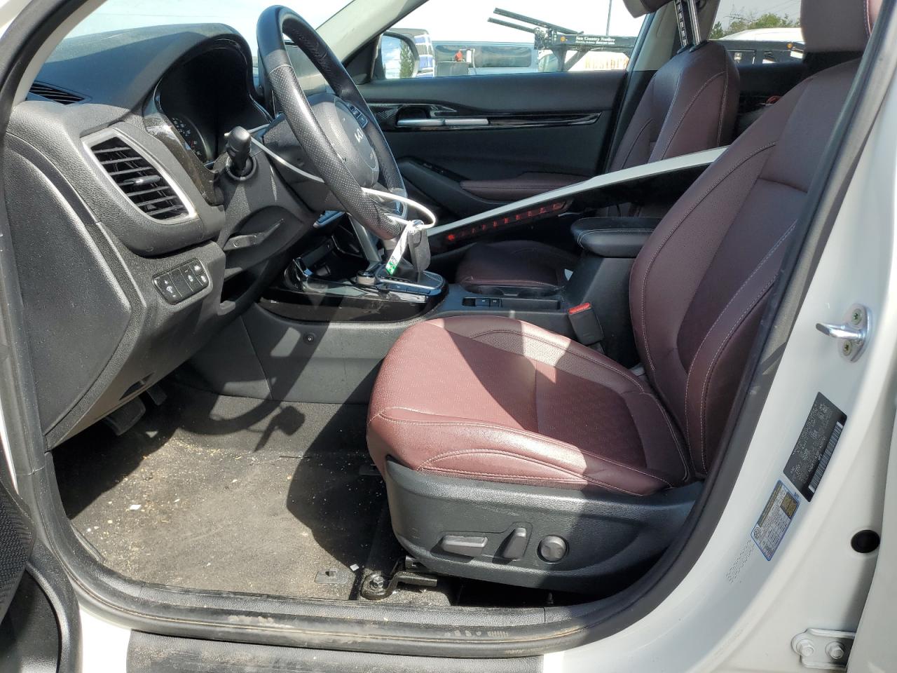 2023 KIA SELTOS SX VIN:KNDETCA22P7420701