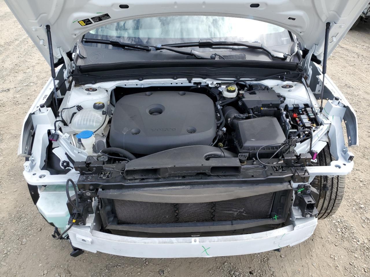 2022 VOLVO XC40 T5 MOMENTUM VIN:YV4162UK0N2647095