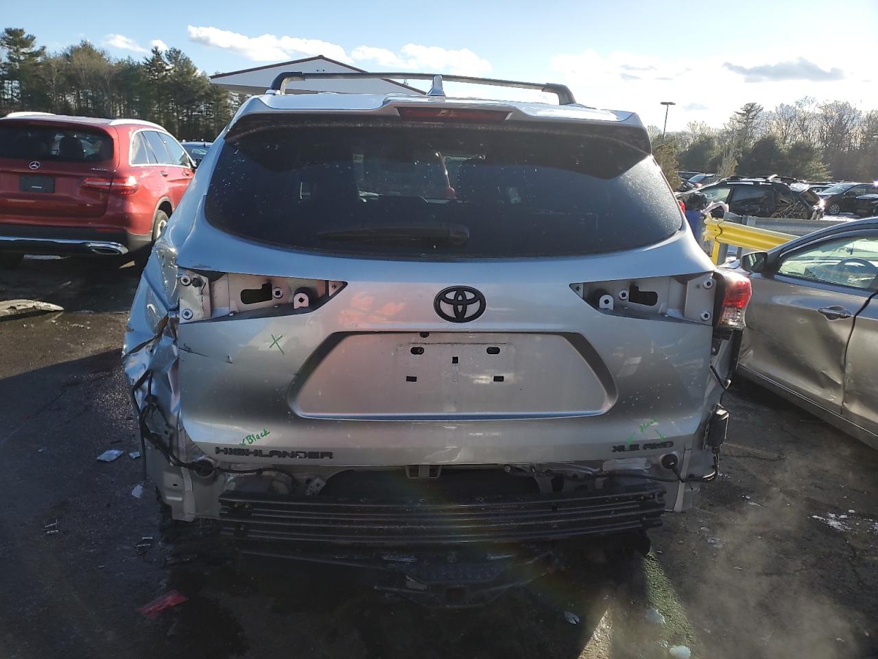 2022 TOYOTA HIGHLANDER XLE VIN:5TDGZRBH7NS588706