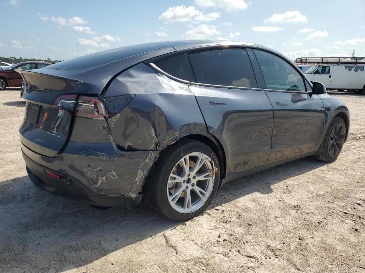 2023 TESLA MODEL Y  VIN:7SAYGDEE4PA037770