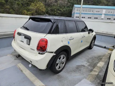 2019 MINI Cooper VIN: