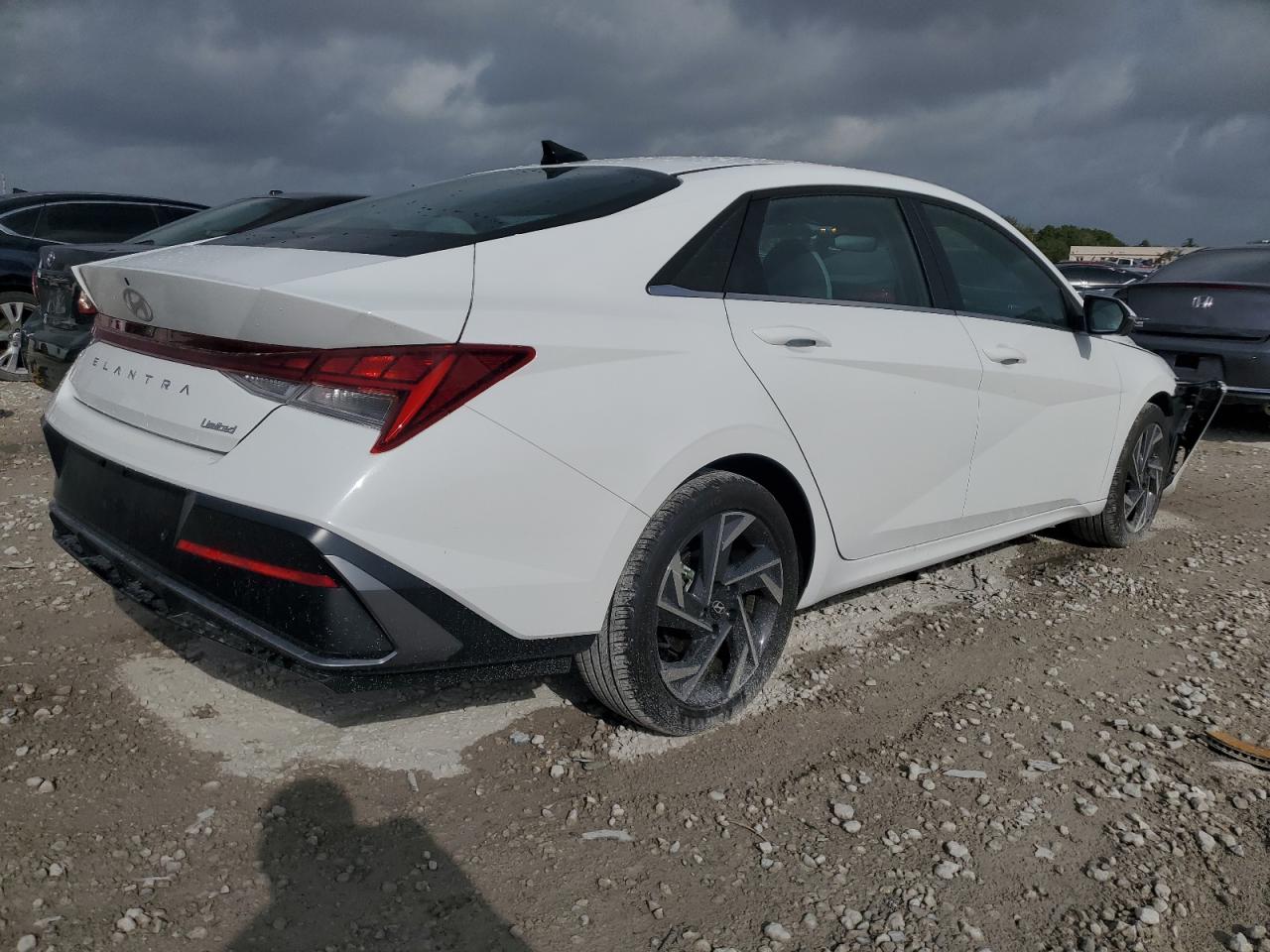 2024 HYUNDAI ELANTRA LIMITED VIN:KMHLP4DG5RU822186