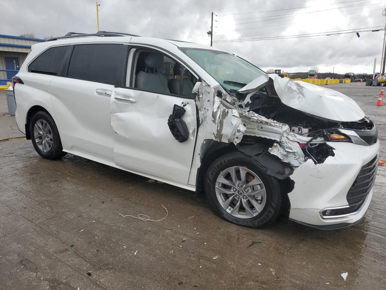 2022 TOYOTA SIENNA XLE VIN:5TDYRKEC3NS135050