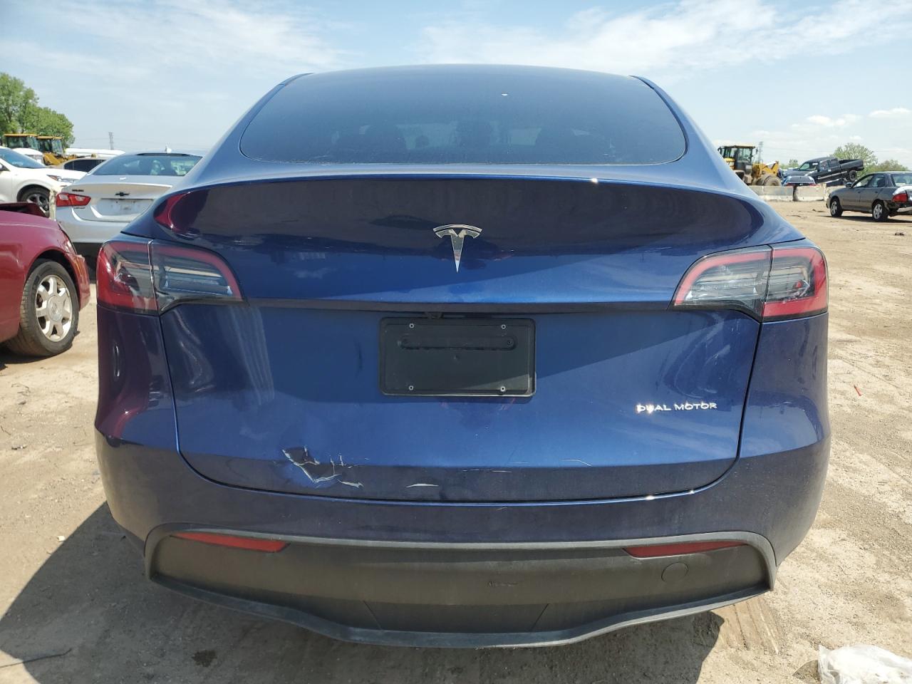 2024 TESLA MODEL Y  VIN:7SAYGDEE4RA239818