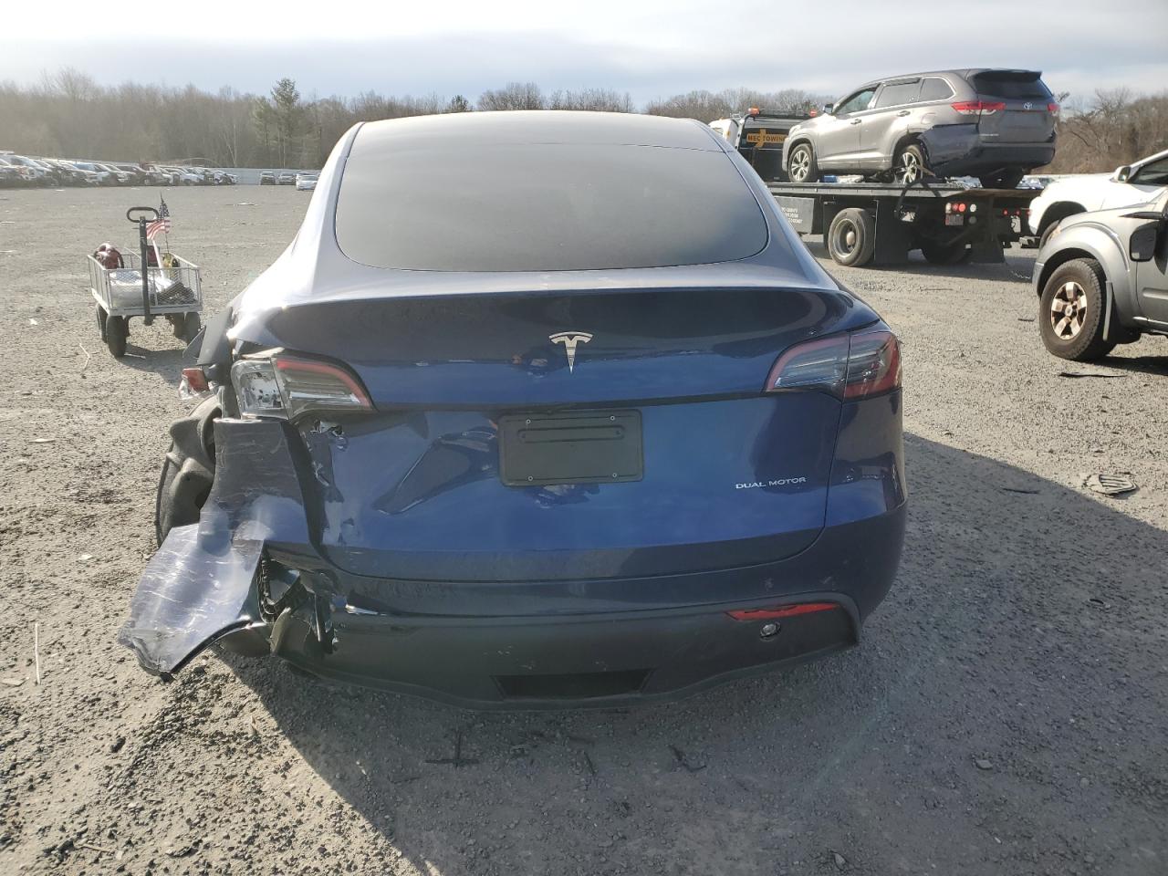 2024 TESLA MODEL Y  VIN:7SAYGDEE2RA217445