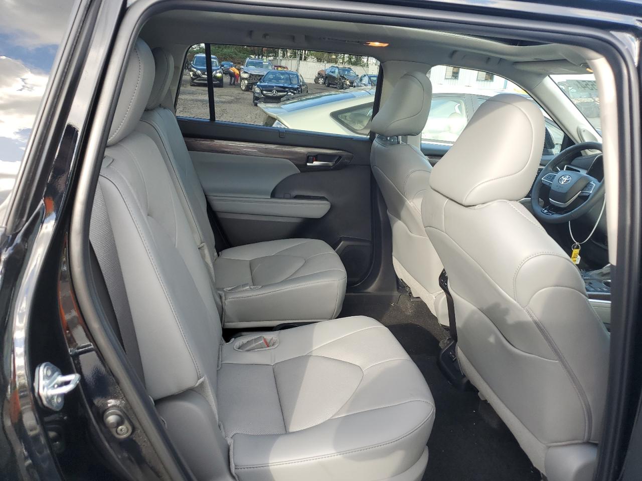 2024 TOYOTA HIGHLANDER LE VIN:5TDKDRBH4RS566094