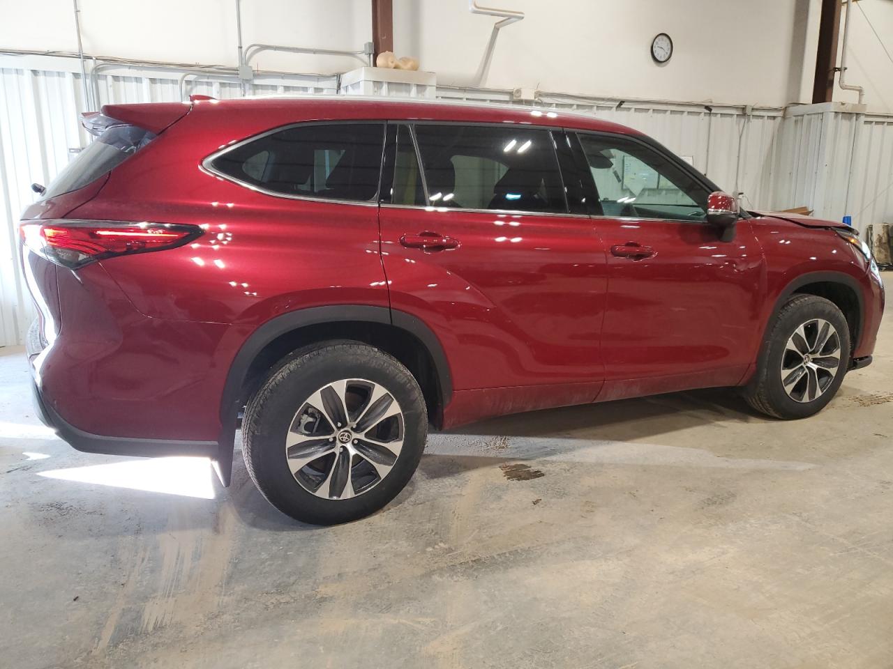 2022 TOYOTA HIGHLANDER XLE VIN:5TDGZRBH7NS171490