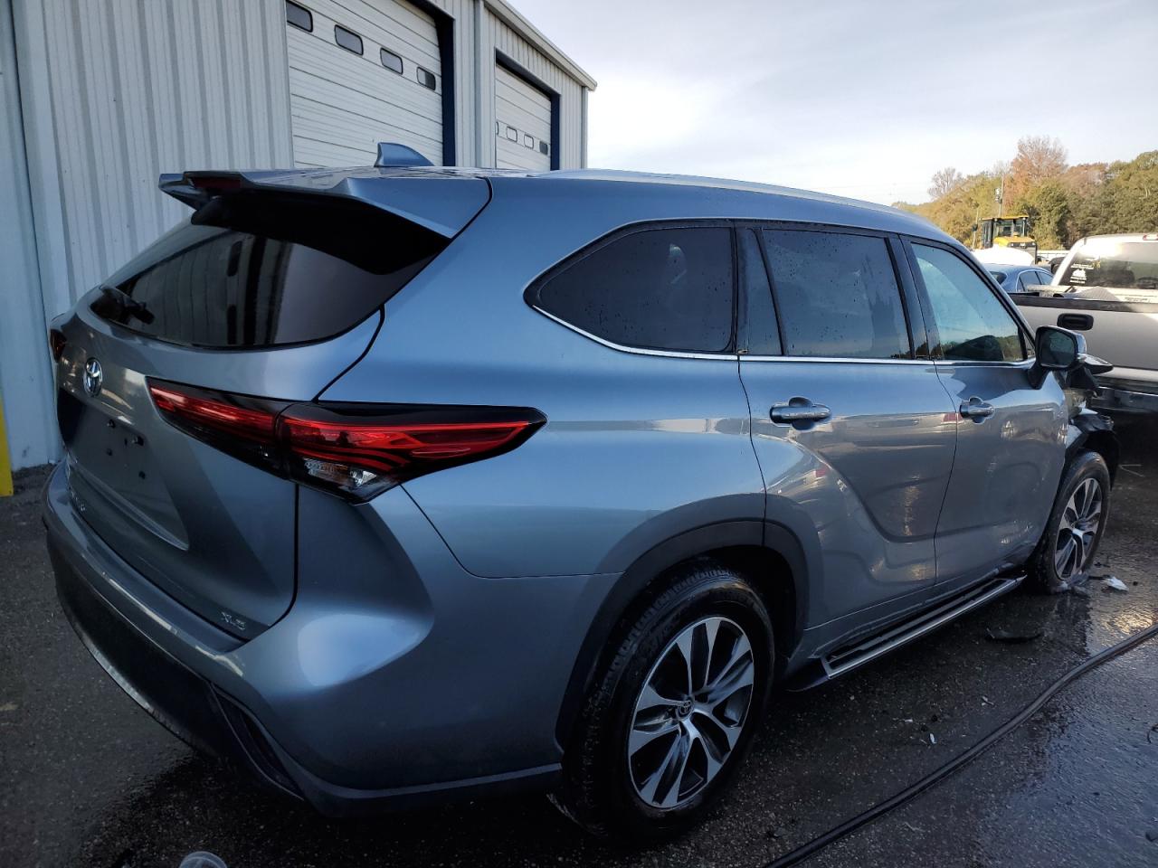 2022 TOYOTA HIGHLANDER XLE VIN:5TDGZRAH8NS094257