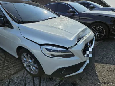 2016 Volvo V40 VIN: