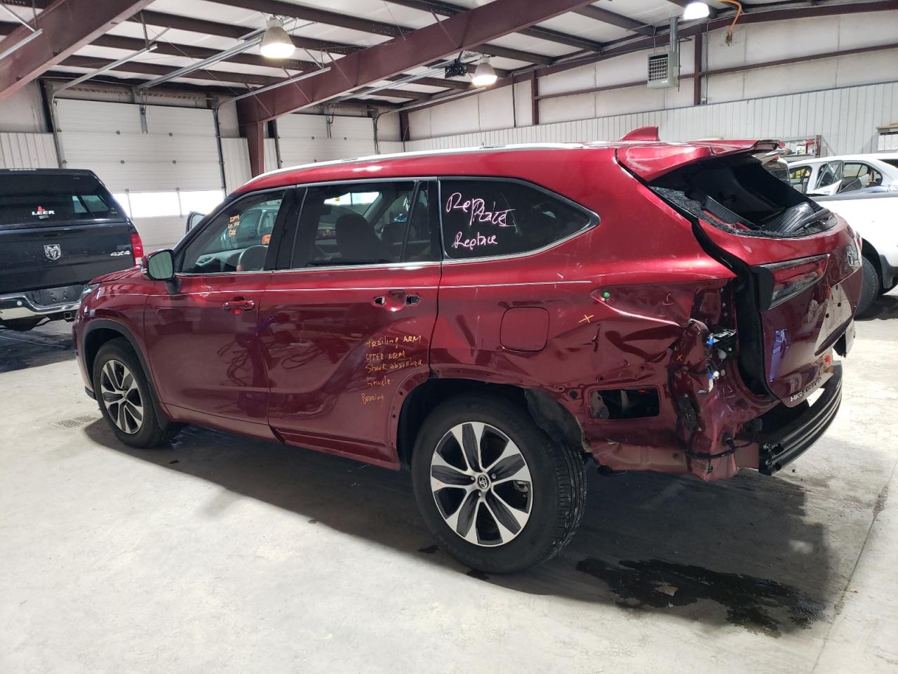 2022 TOYOTA HIGHLANDER XLE VIN:5TDGZRBHXNS195959