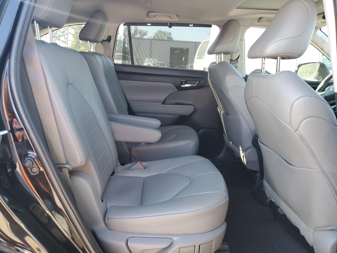 2022 TOYOTA HIGHLANDER XLE VIN:5TDHZRAH0NS555195