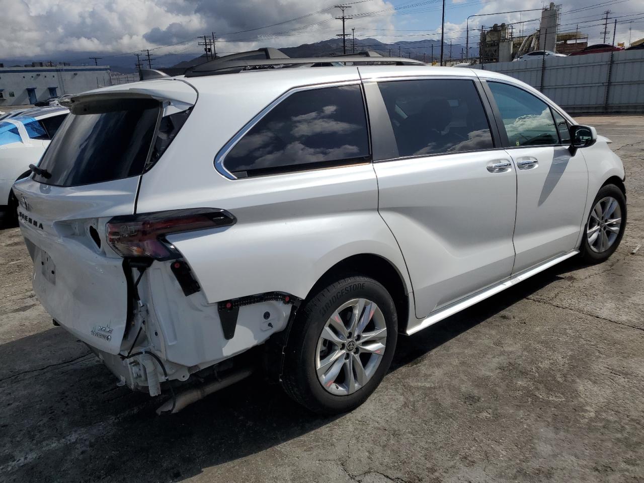 2023 TOYOTA SIENNA XLE VIN:5TDJRKEC2PS174278