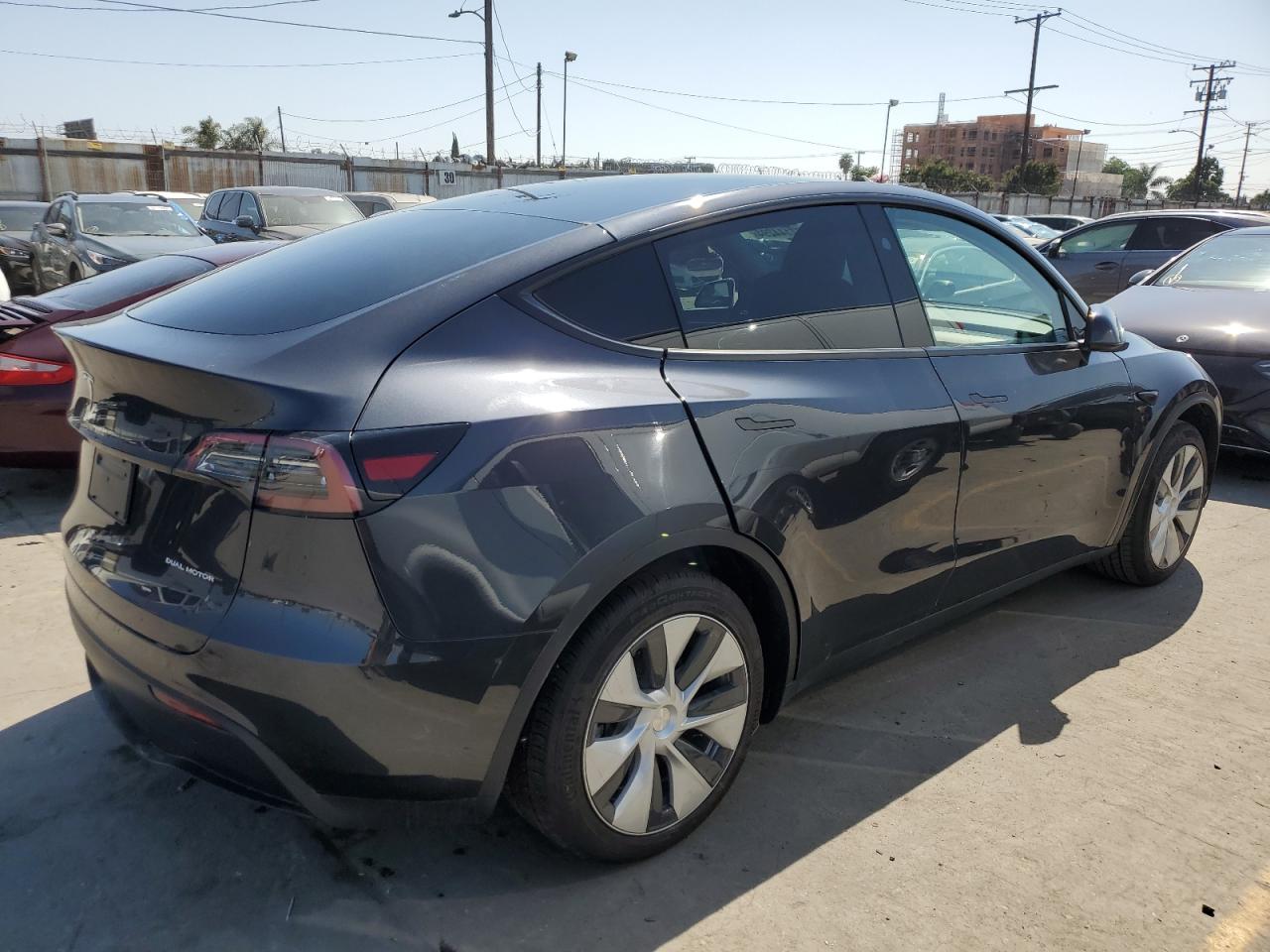 2024 TESLA MODEL Y  VIN:7SAYGAEE6RF032655