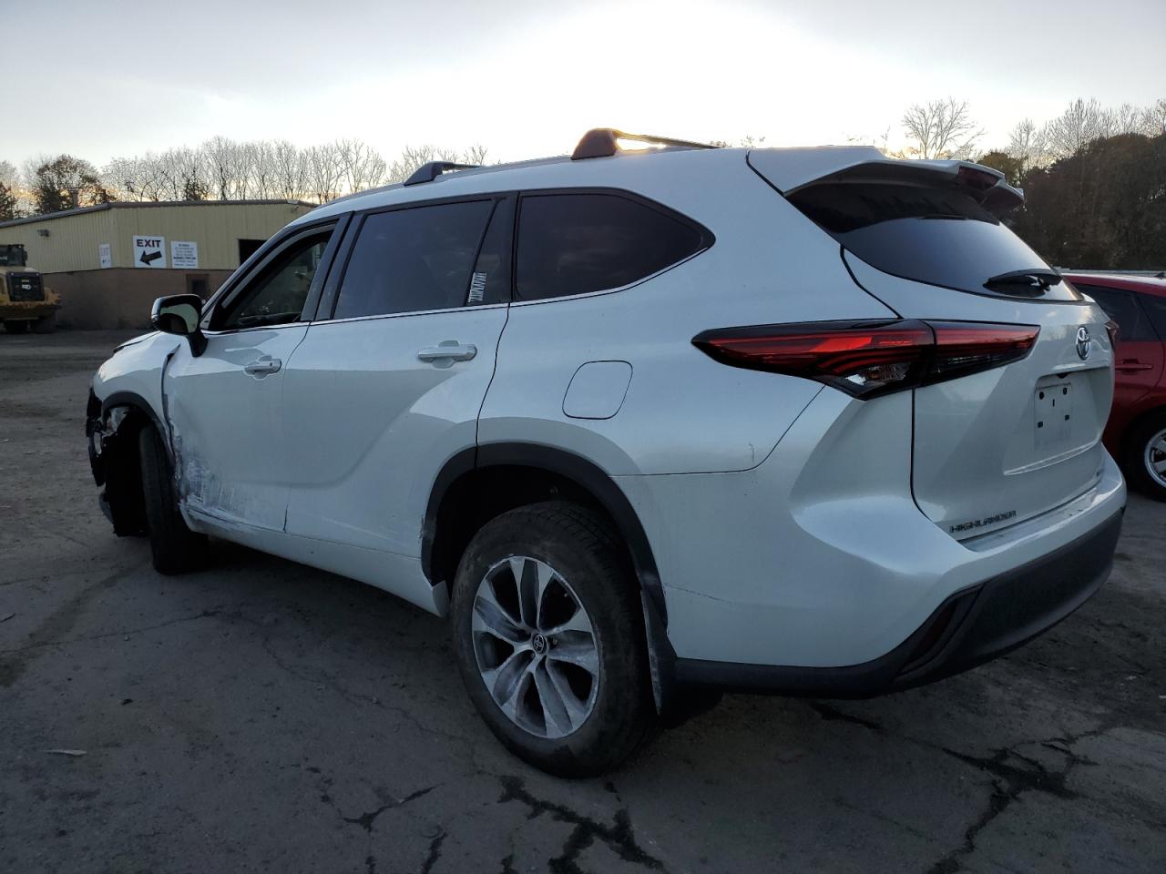 2022 TOYOTA HIGHLANDER XLE VIN:5TDGZRBH0NS590832