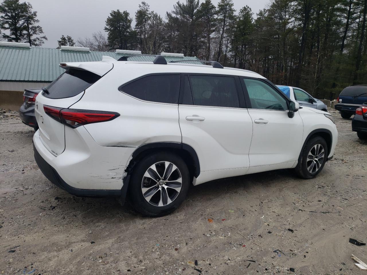 2022 TOYOTA HIGHLANDER XLE VIN:5TDGZRBHXNS579496