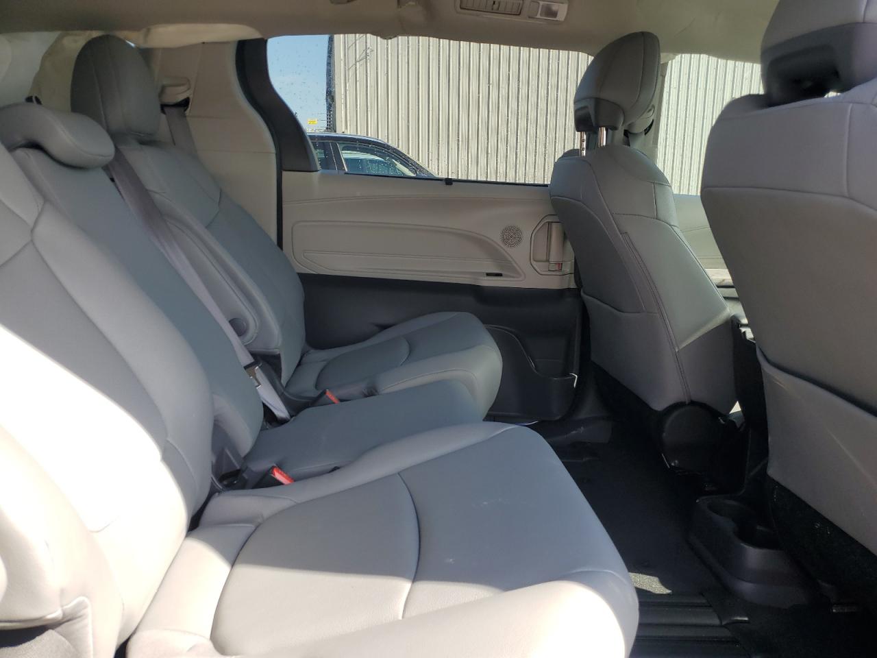 2024 TOYOTA SIENNA XLE VIN:5TDJRKEC4RS213245