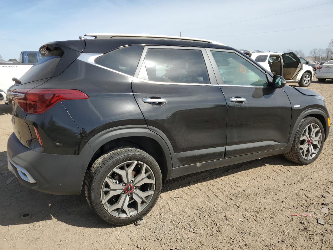2023 KIA SELTOS SX VIN:KNDETCA26P7435461
