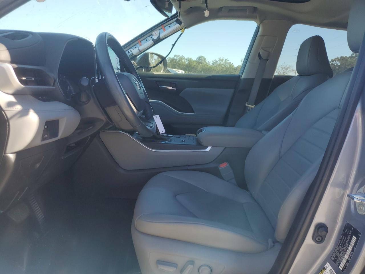 2022 TOYOTA HIGHLANDER XLE VIN:5TDGZRAH0NS105770