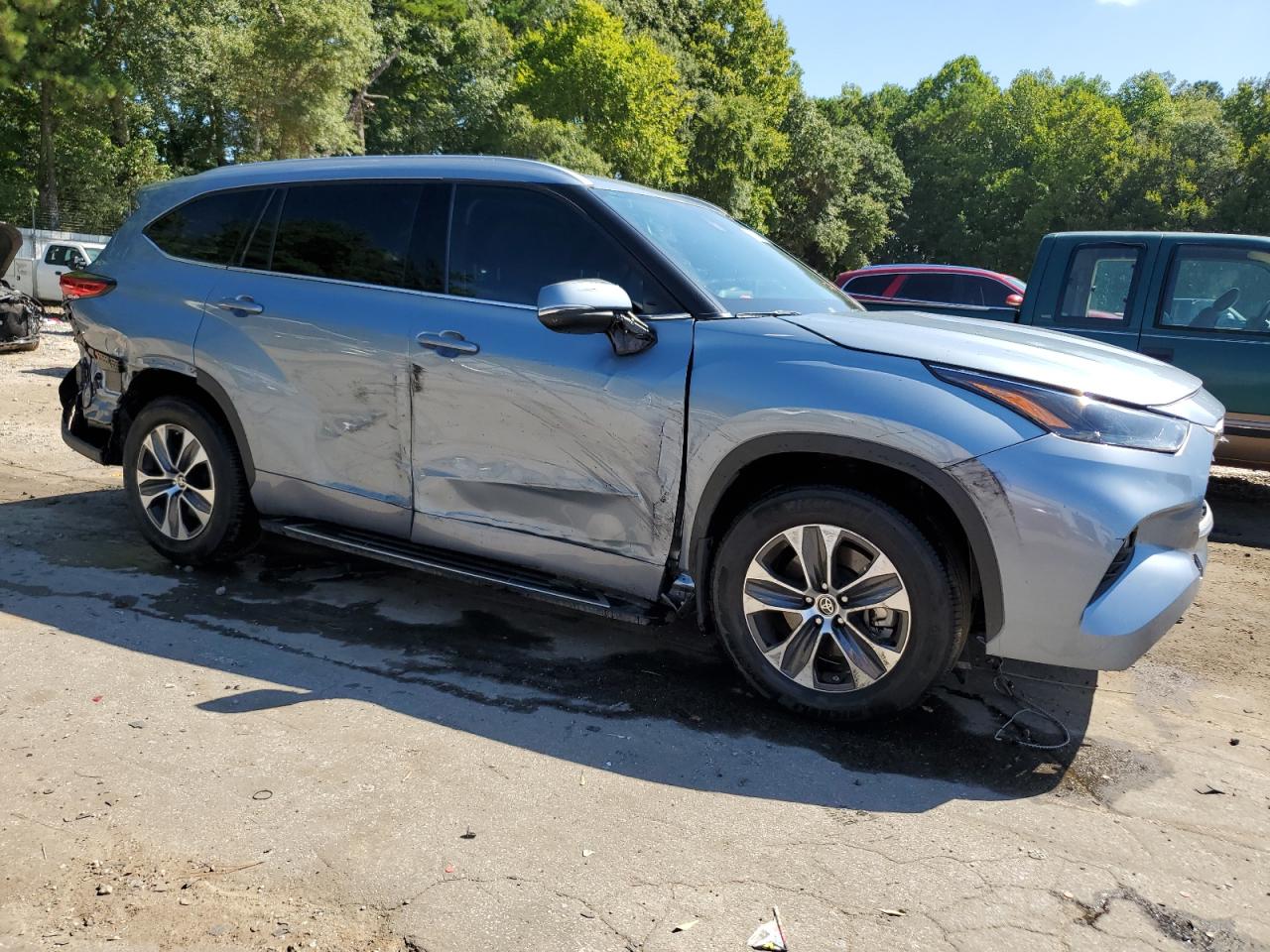 2022 TOYOTA HIGHLANDER XLE VIN:5TDGZRAH8NS119920