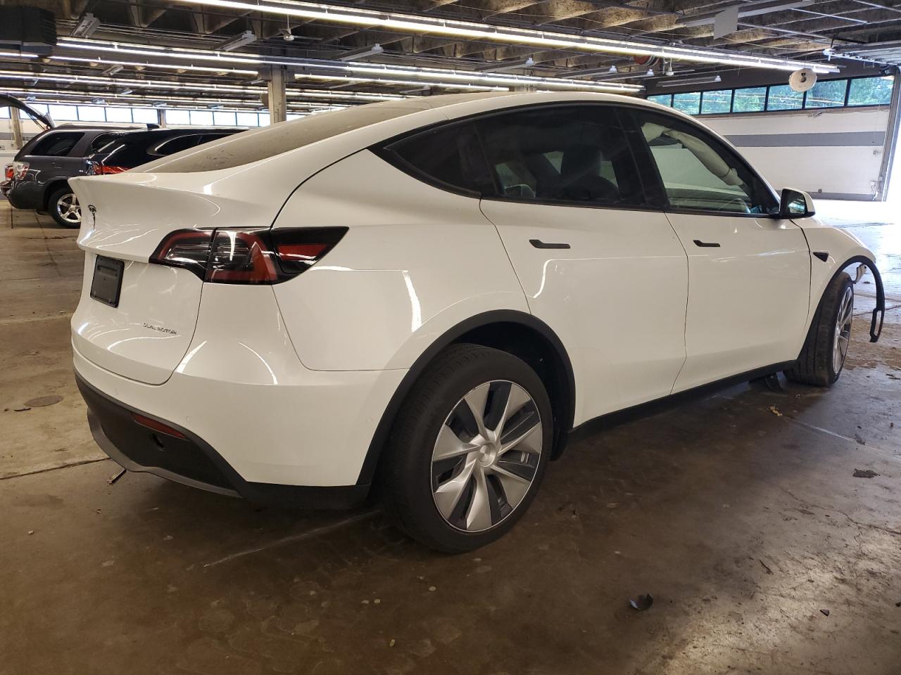 2022 TESLA MODEL Y  VIN:7SAYGDEE9NF370093