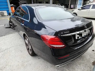 2018 Mercedes-Benz E 300 VIN: