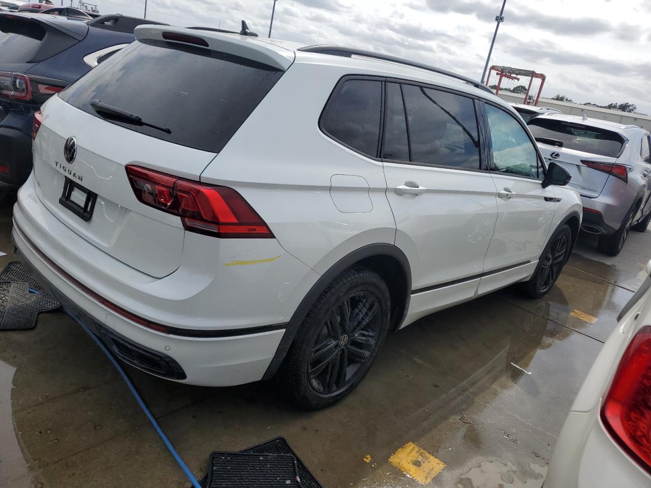 2022 VOLKSWAGEN TIGUAN SE R-LINE BLACK VIN:3VVCB7AX7NM147336