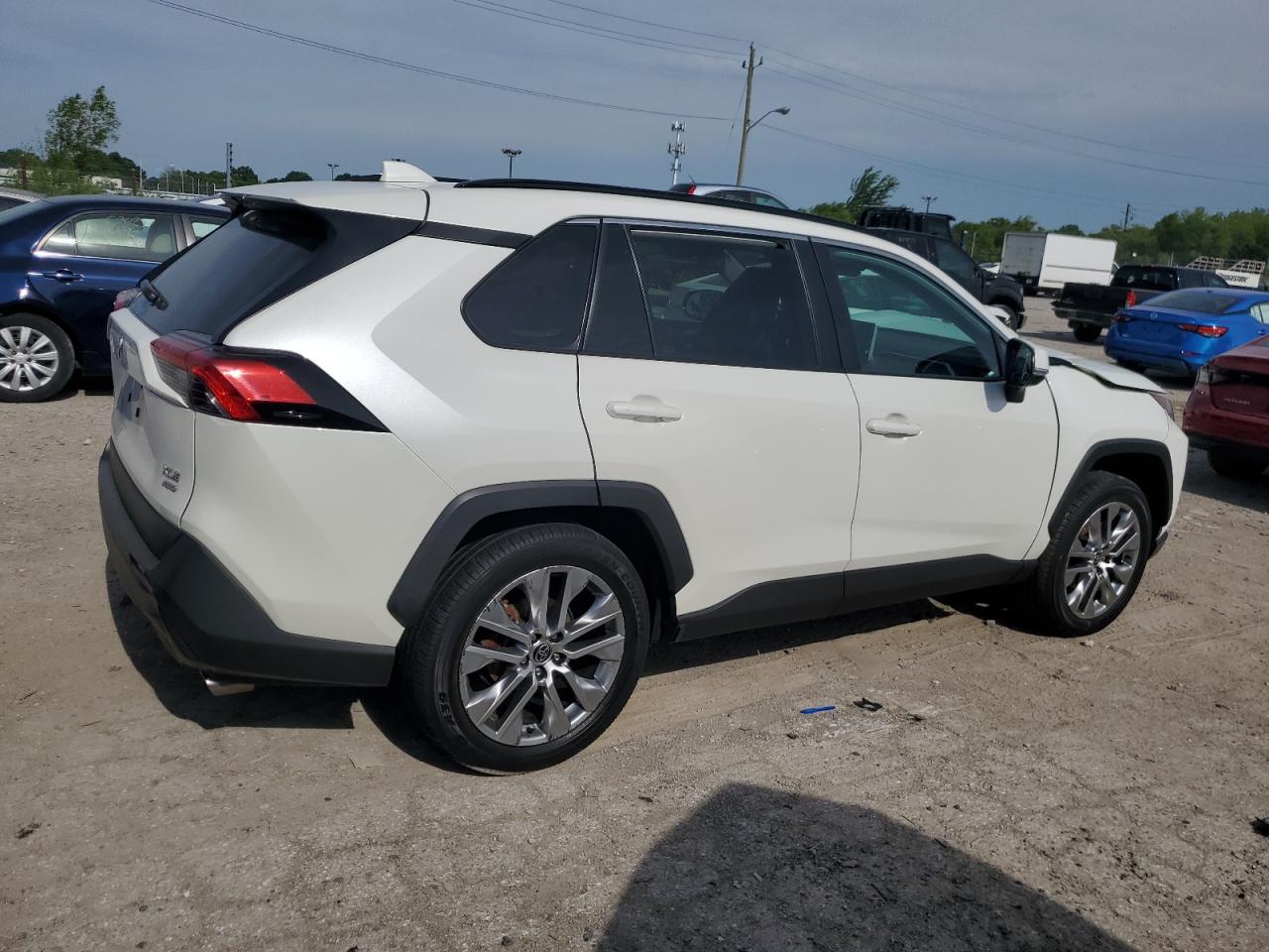 2022 TOYOTA RAV4 XLE PREMIUM VIN:2T3A1RFV5NW281370