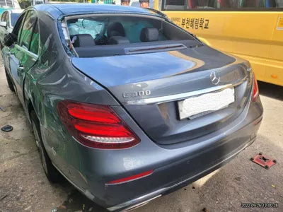 2017 Mercedes-Benz E 300 600KMWDDZF4KB1HA0 VIN:600KMWDDZF4KB1HA0