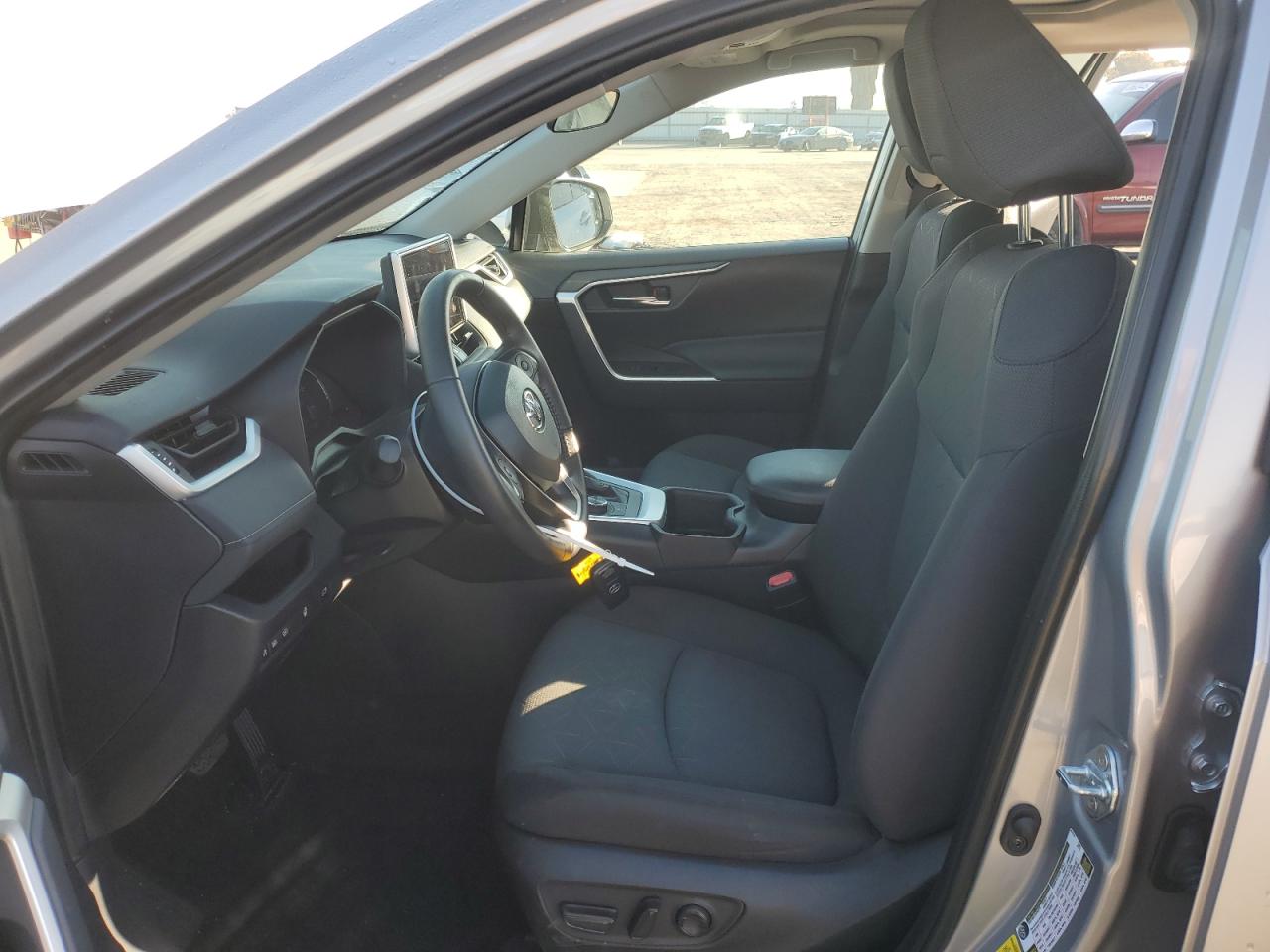 2024 TOYOTA RAV4 XLE VIN:2T3RWRFV3RW203079