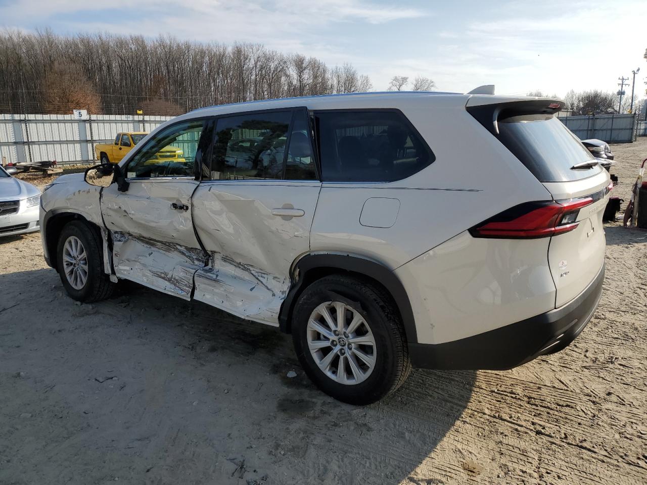 2024 TOYOTA GRAND HIGHLANDER XLE VIN:5TDAAAB59RS008558