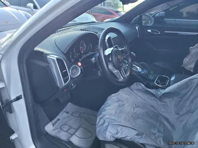 2015 Porsche Cayenne VIN: