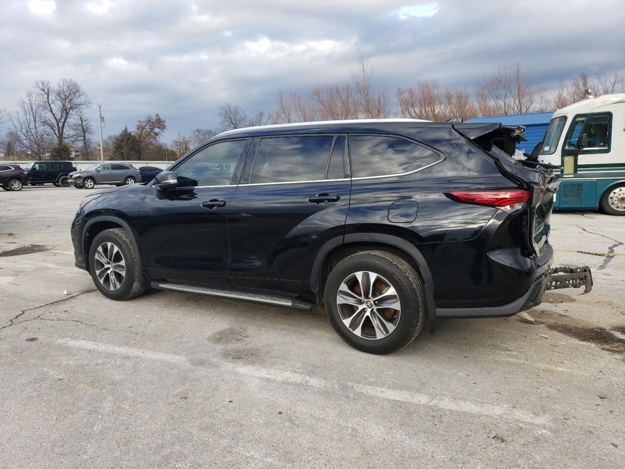 2022 TOYOTA HIGHLANDER XLE VIN:5TDGZRAH7NS558445