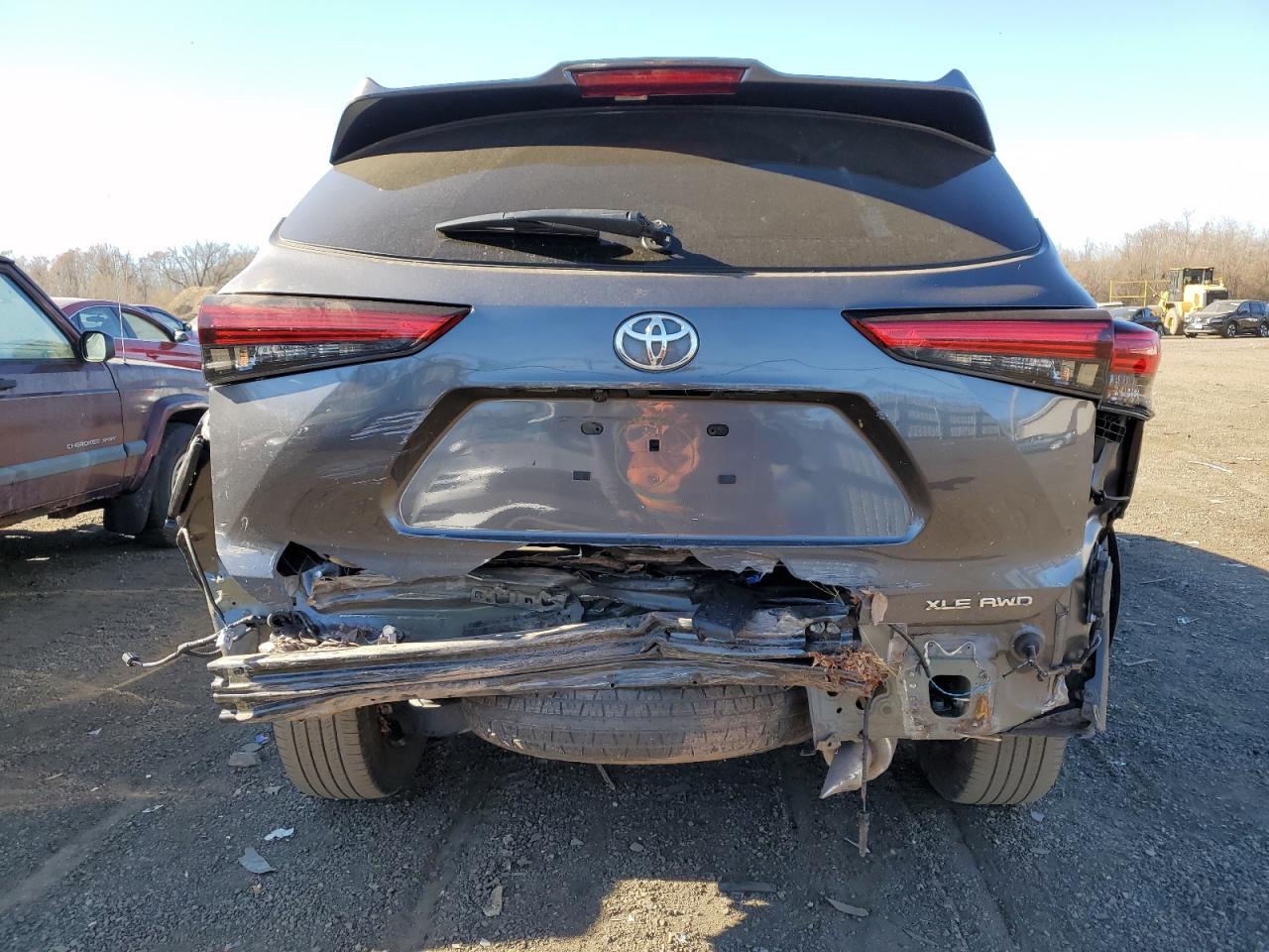 2022 TOYOTA HIGHLANDER XLE VIN:5TDHZRBH1NS582470
