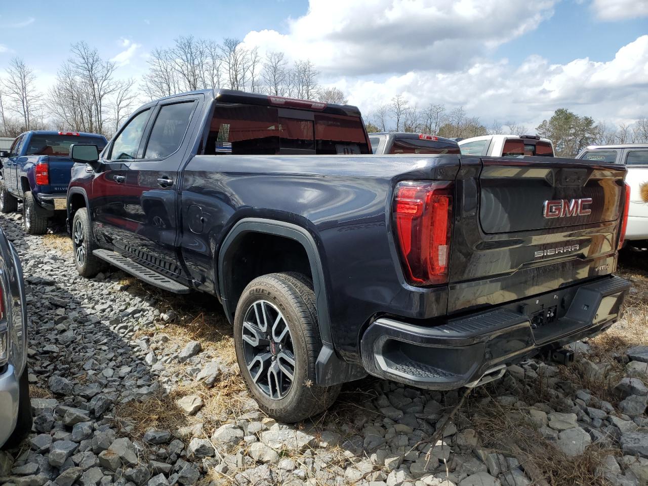 2022 GMC SIERRA K1500 AT4 VIN:1GTUUEETXNZ520456