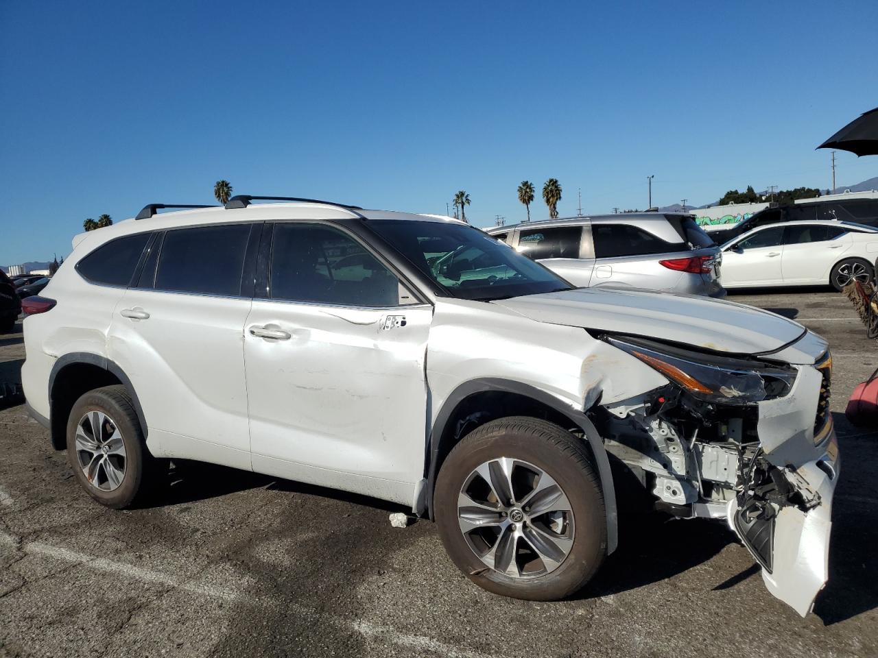 2022 TOYOTA HIGHLANDER XLE VIN:5TDHZRBH6NS592749