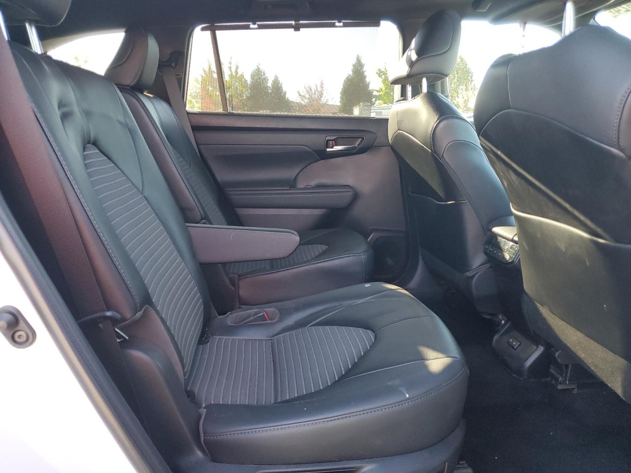 2022 TOYOTA HIGHLANDER XSE VIN:5TDJZRBH3NS221887