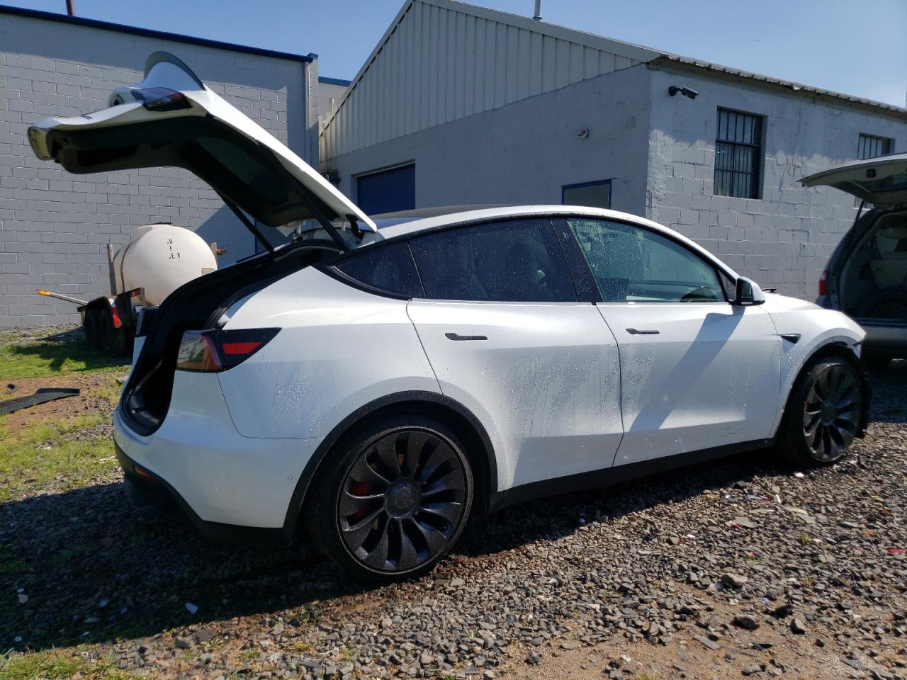 2022 TESLA MODEL Y  VIN:7SAYGDEF4NF522385