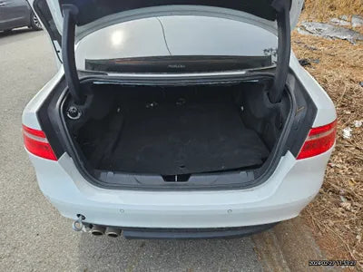2016 Jaguar XE VIN: