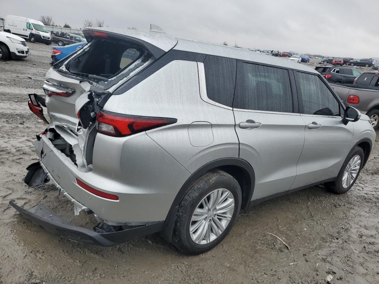 2023 MITSUBISHI OUTLANDER ES VIN:JA4J4TA88PZ008359