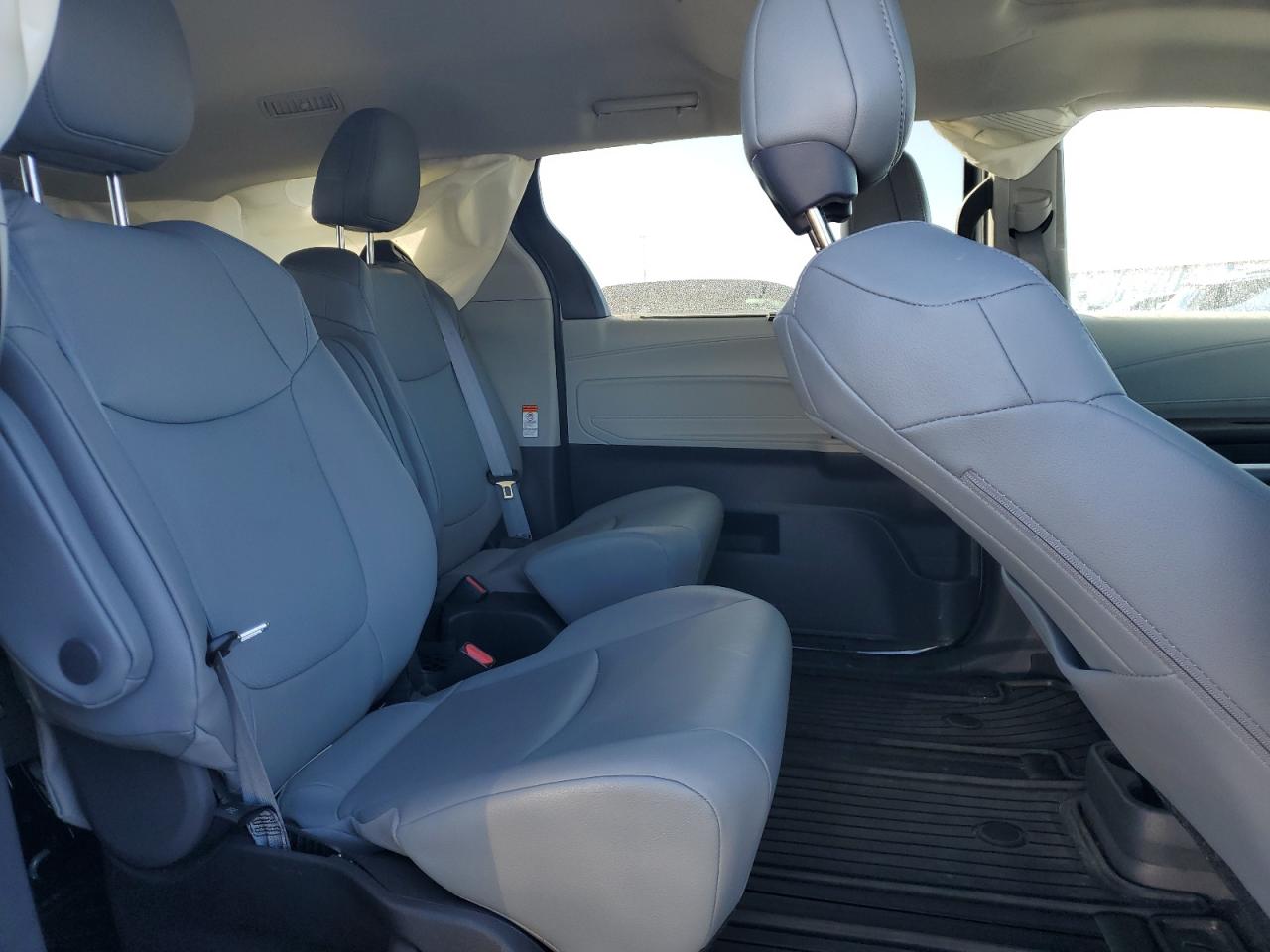 2022 TOYOTA SIENNA XLE VIN:5TDJRKEC8NS085358