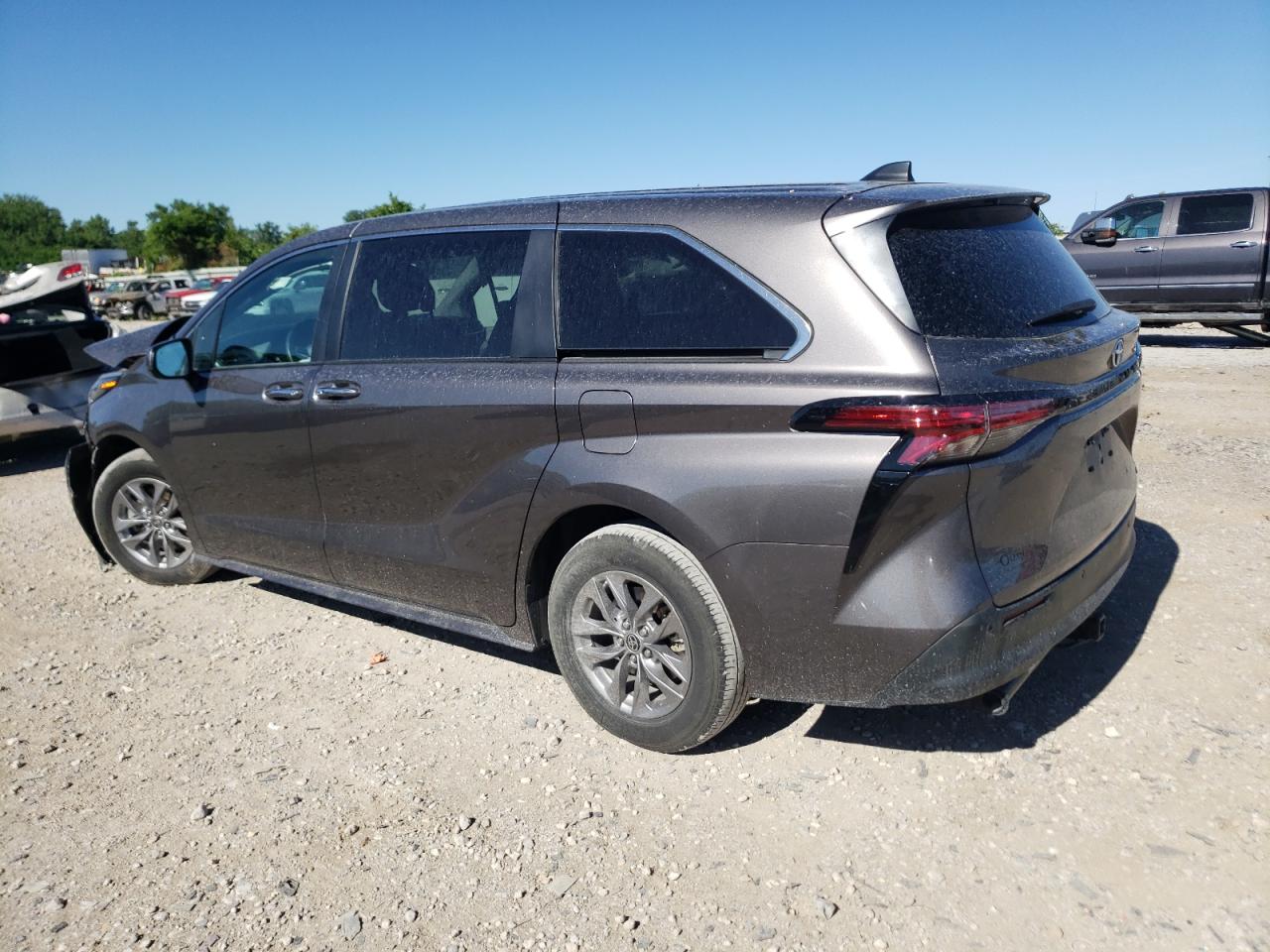 2022 TOYOTA SIENNA XLE VIN:5TDYRKEC2NS132091