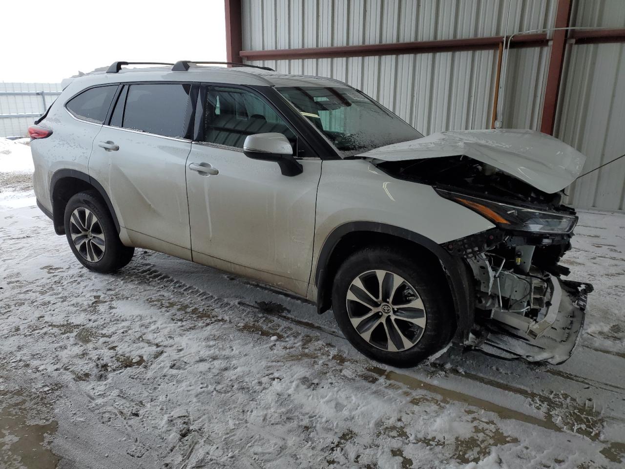 2022 TOYOTA HIGHLANDER XLE VIN:5TDGZRBH2NS180632