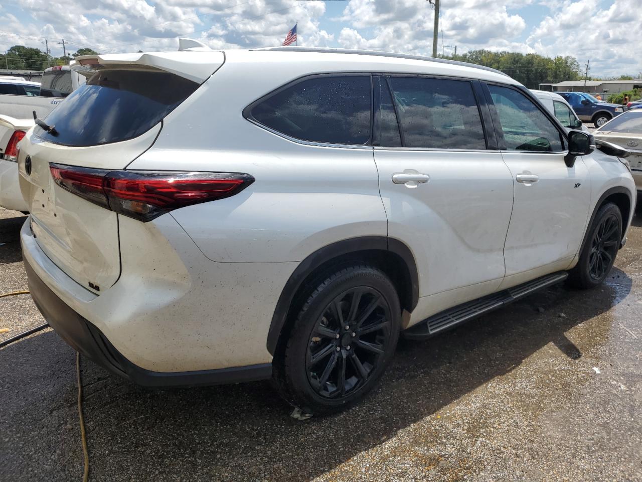 2022 TOYOTA HIGHLANDER XLE VIN:5TDGZRAHXNS092817