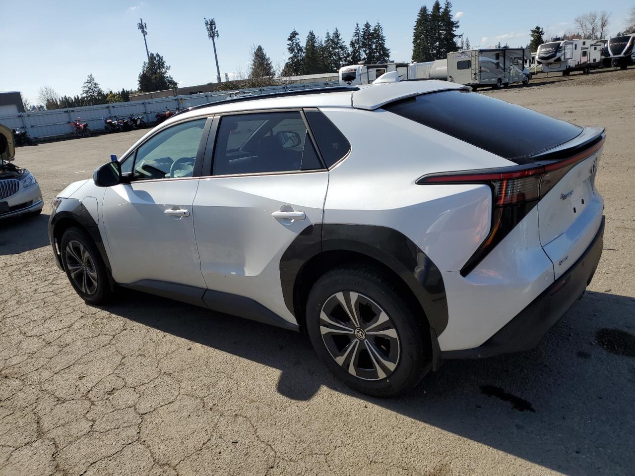 2024 TOYOTA BZ4X XLE VIN:JTMABACA4RA085313