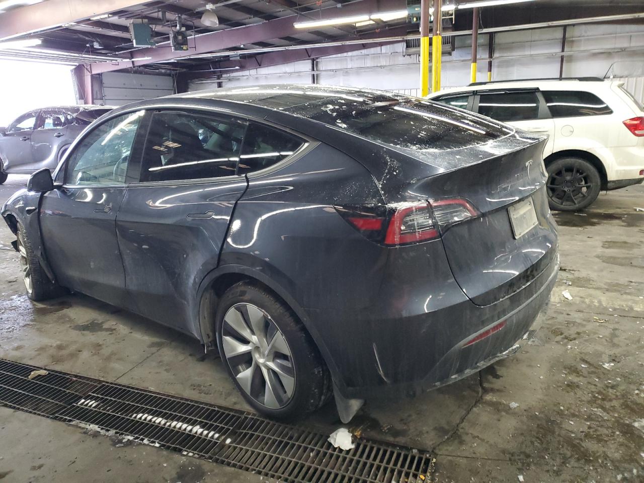 2024 TESLA MODEL Y  VIN:7SAYGDEE8RA252099