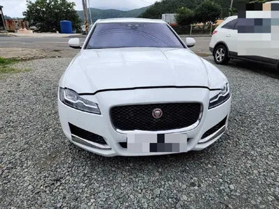 2016 Jaguar XF VIN: