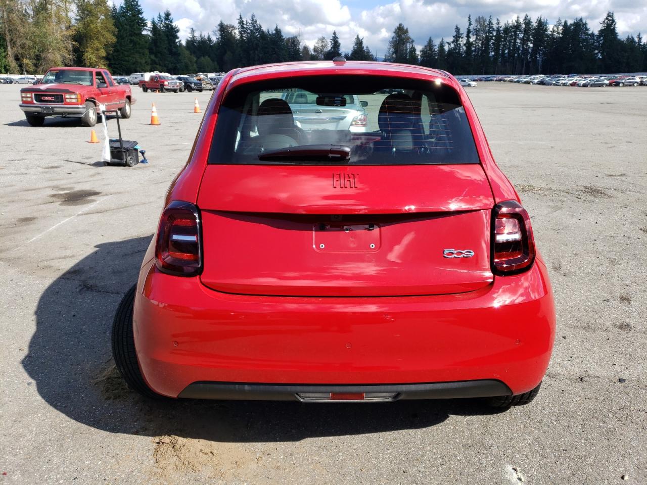 2024 FIAT 500 E RED VIN:ZFAFFAA44RX204389